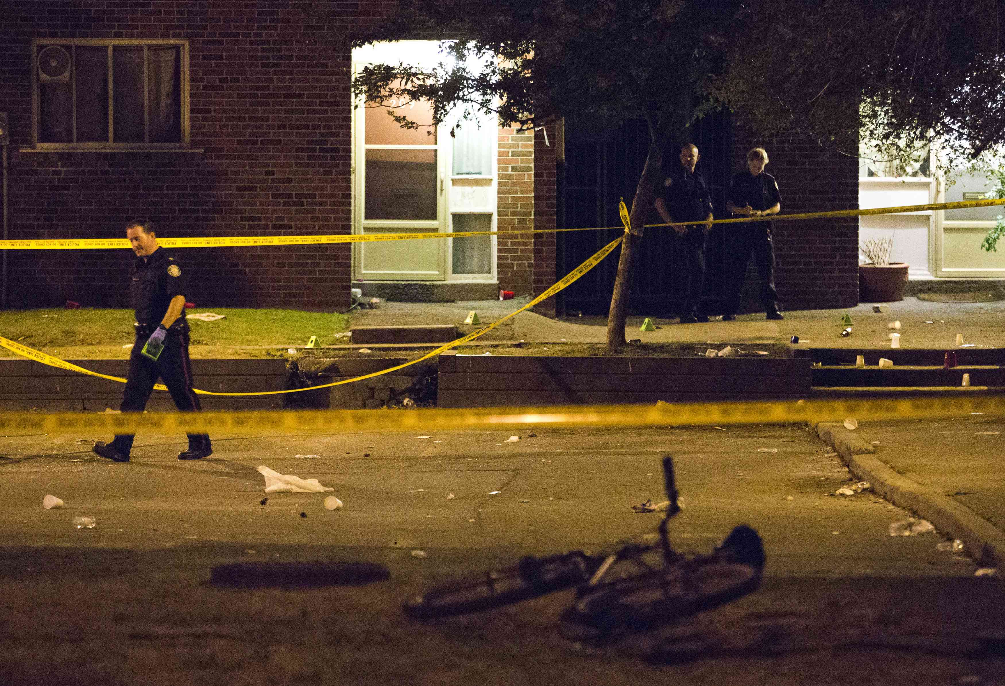 Δύο νεκροί και 19 τραυματίες σε ανταλλαγή πυρών στο Τορόντο