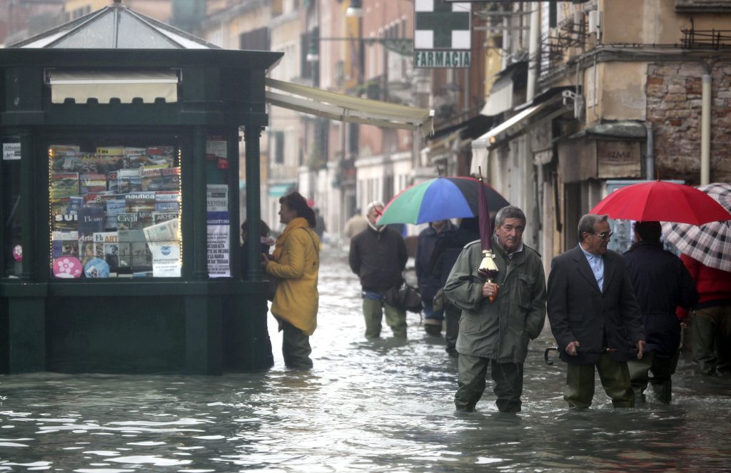 Κακοκαιρία στην Ιταλία – Πλημμύρες σε Βενετία και Τοσκάνη
