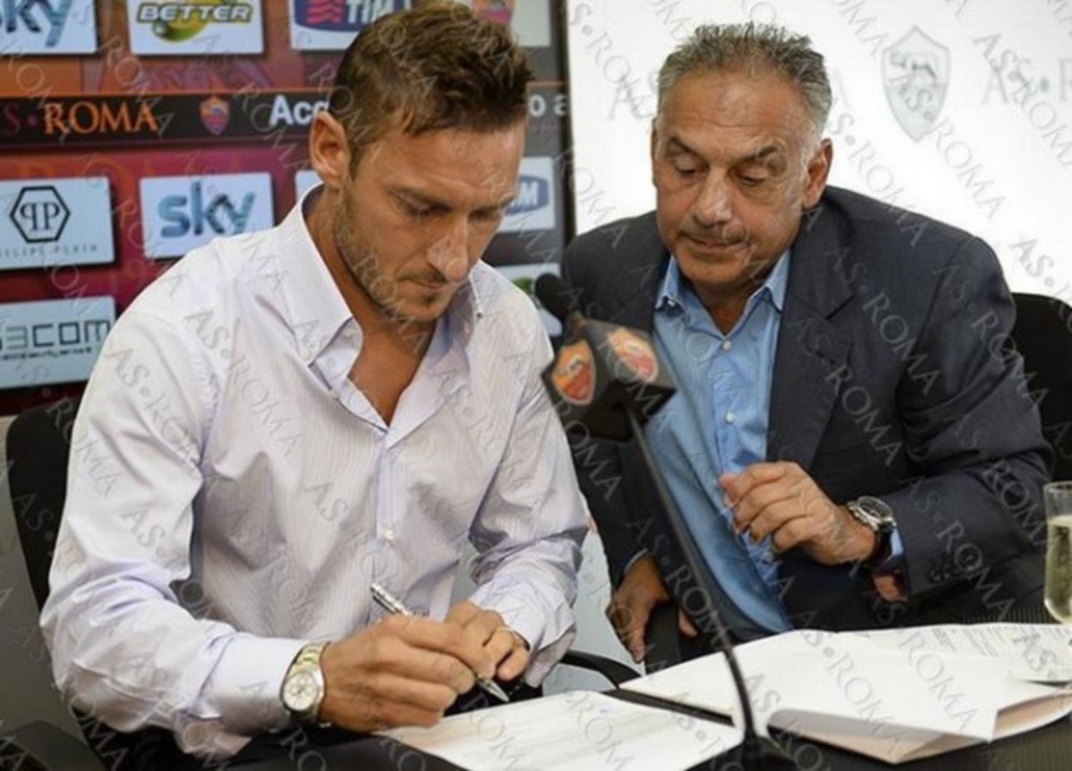 Ο Τότι υπογράφει την ανανέωση του συμβολαίου του ΦΩΤΟ TWITTER