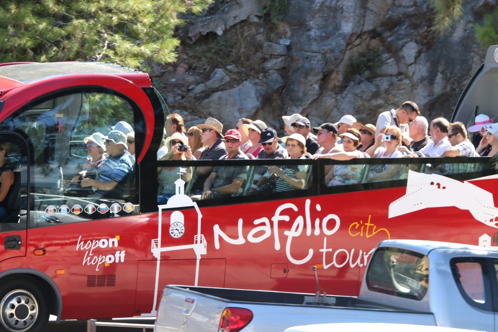 Alpha Bank: Τρία εκατομμύρια περισσότεροι τουρίστες το 2014