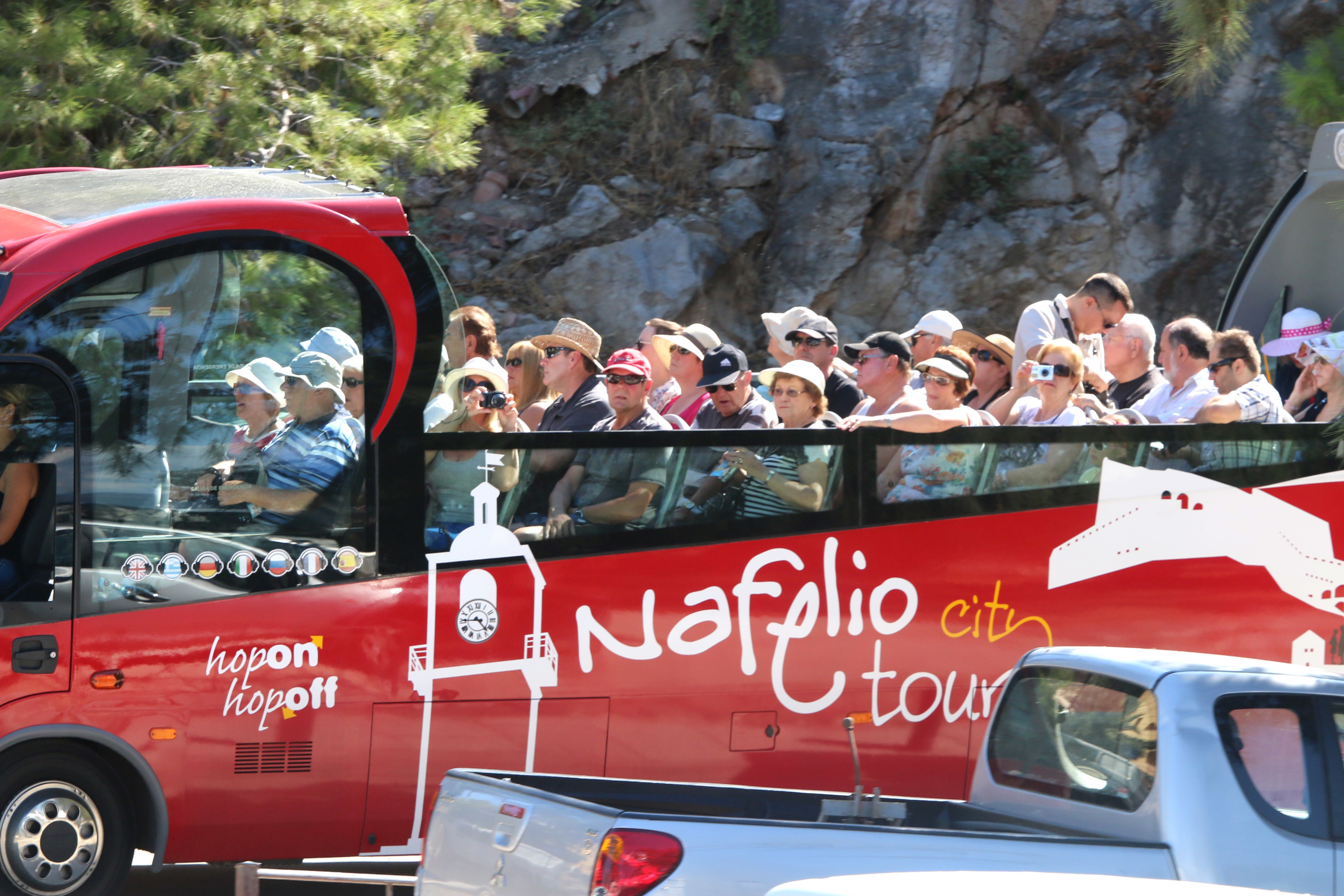 Alpha Bank: Τρία εκατομμύρια περισσότεροι τουρίστες το 2014