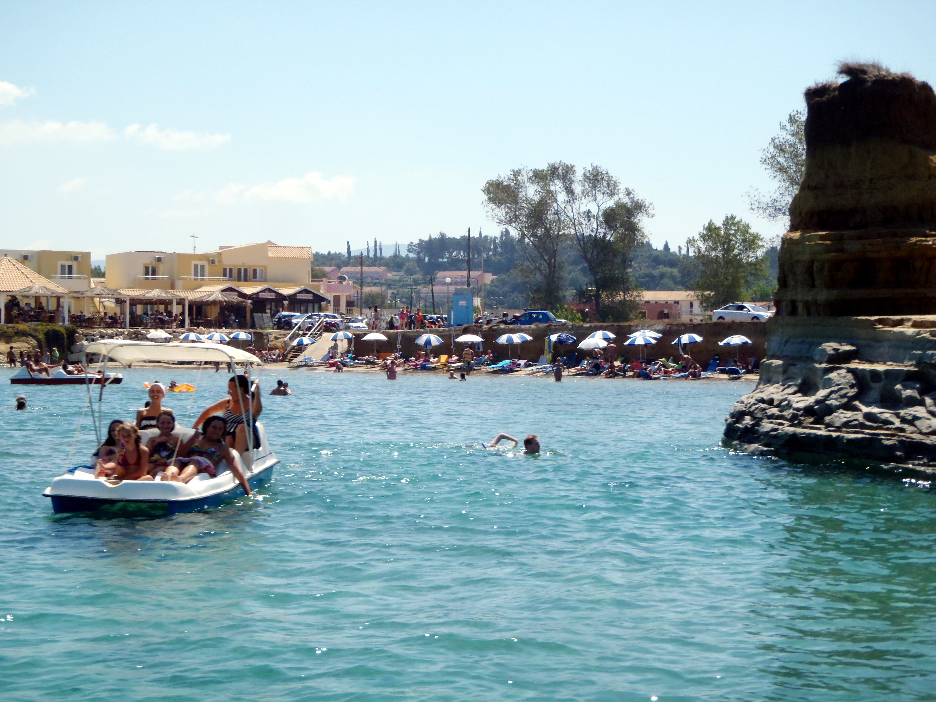 Περισσότεροι οι τουρίστες αλλά λιγότερες οι εισπράξεις