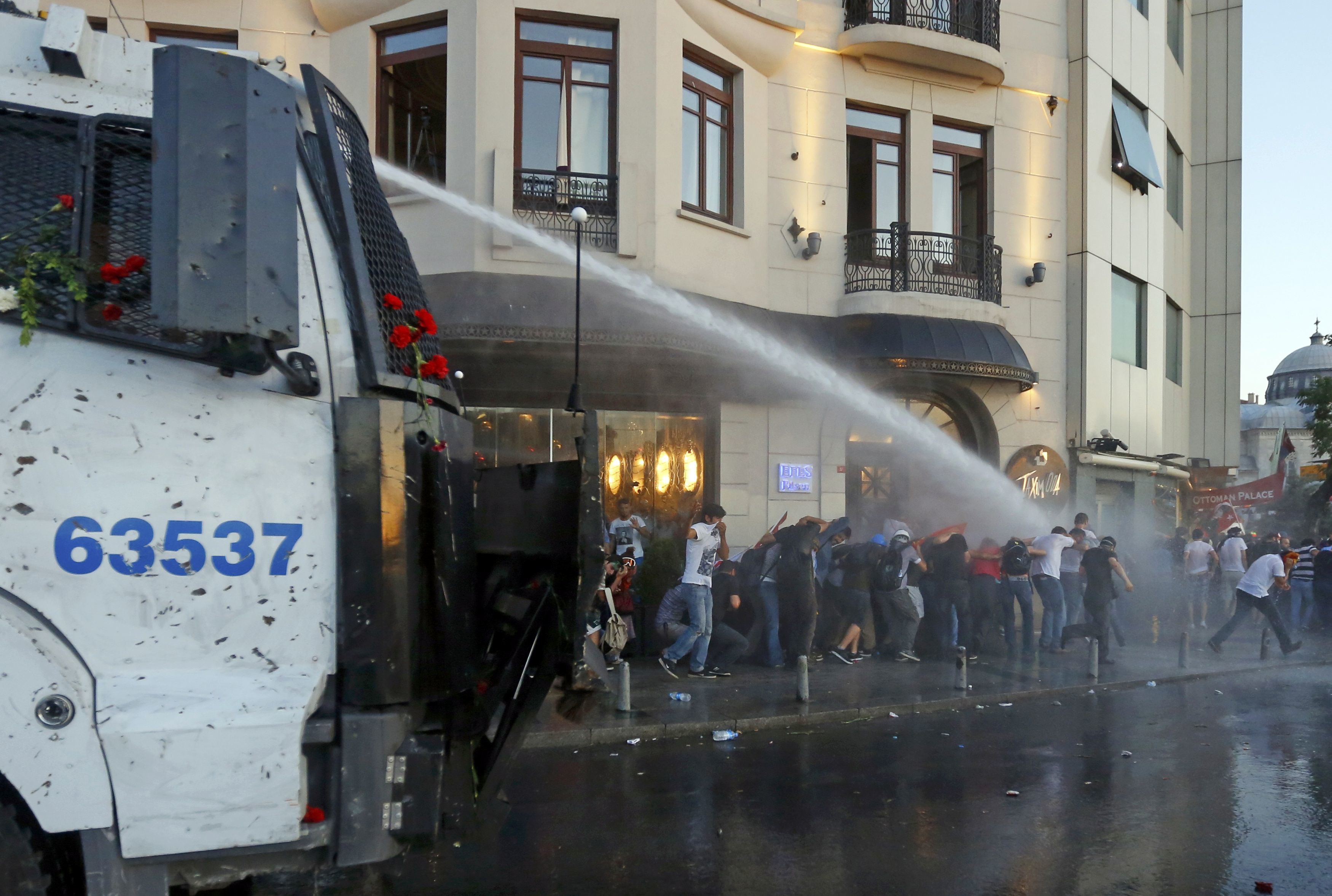 Νέα επεισόδια στην πλατεία Ταξίμ