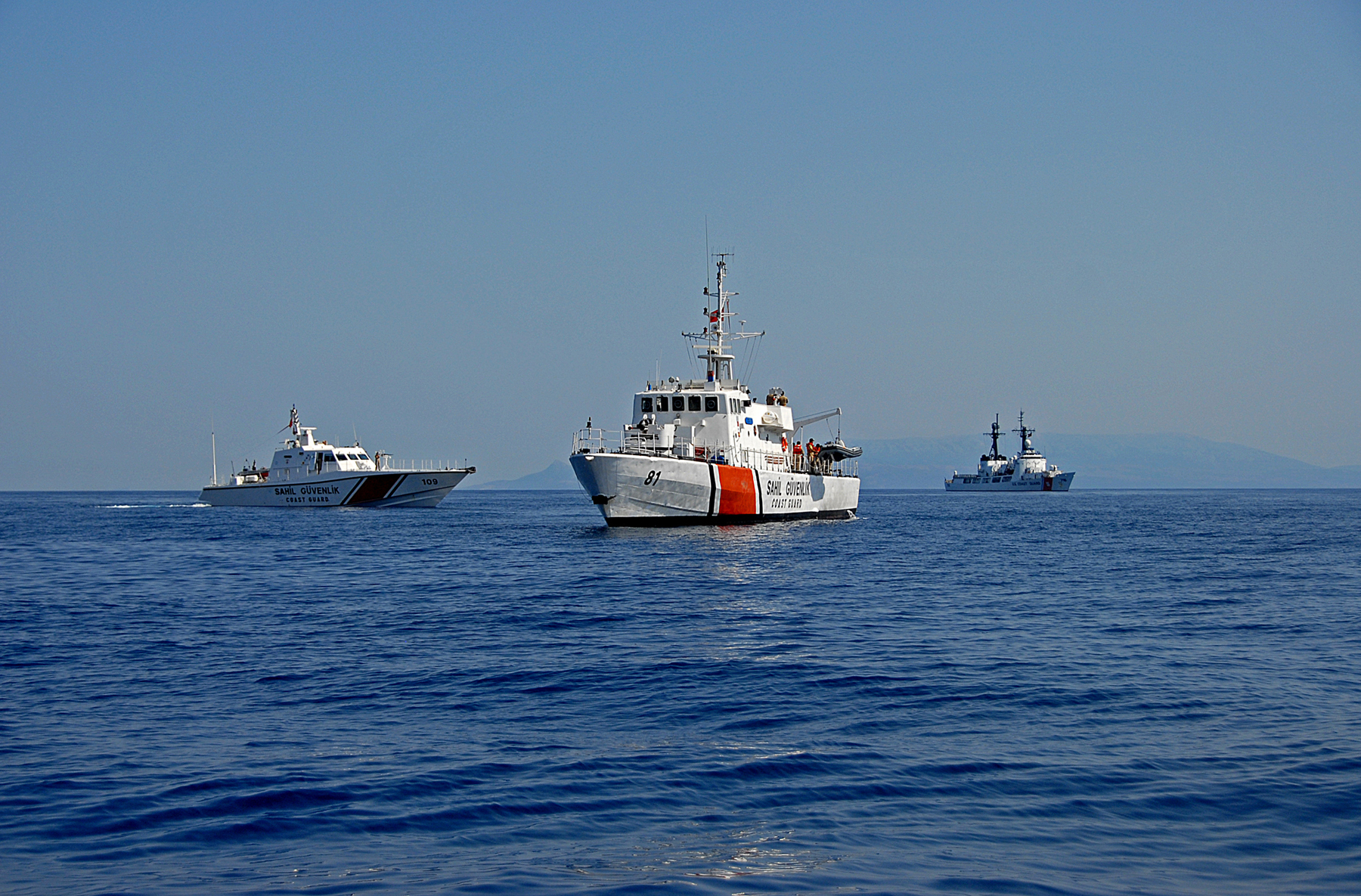 Τουρκικά πολεμικά παρολίγο να  συγκρουστούν με ελληνικό πλοίο