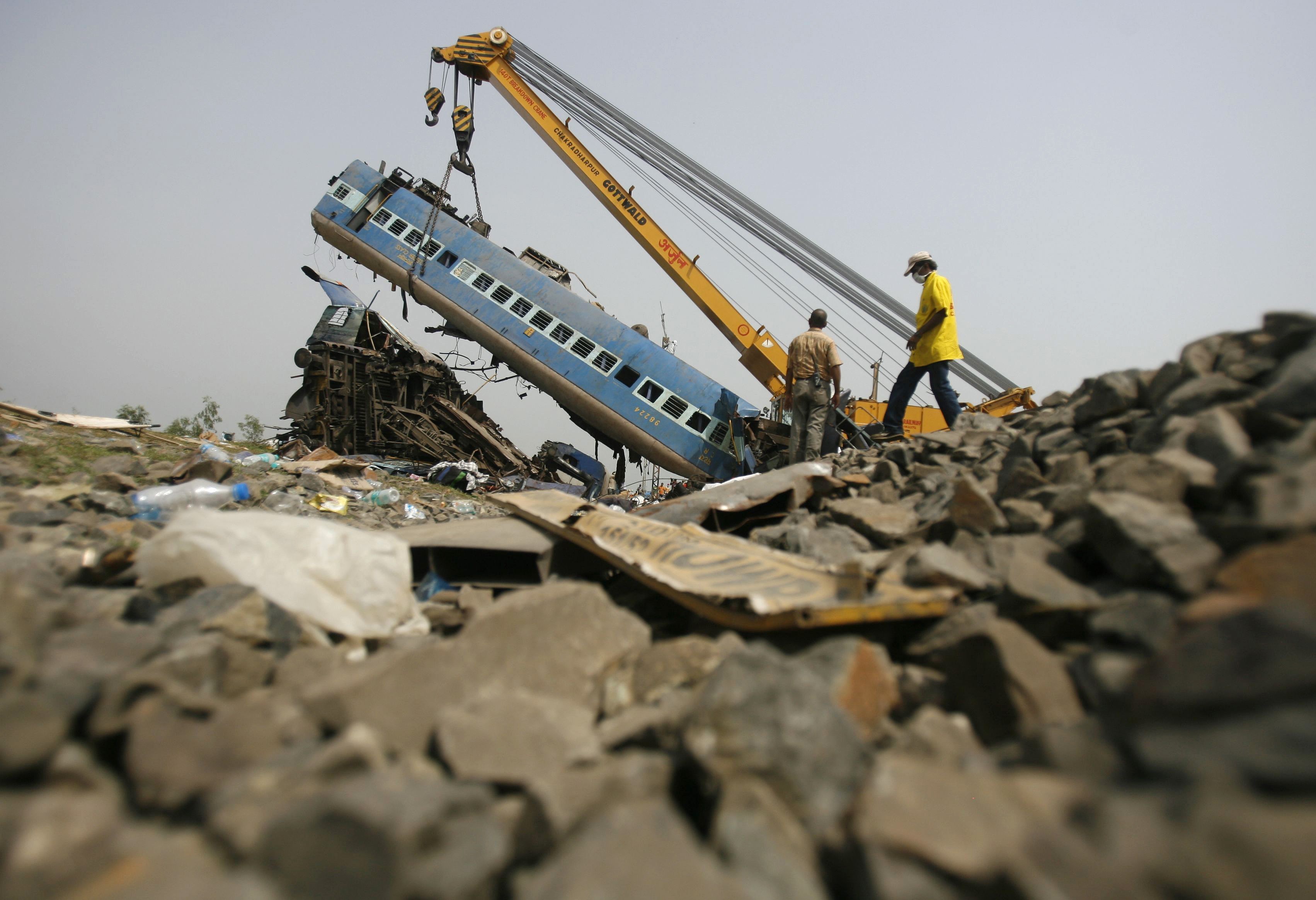 Ινδία: 90 νεκροί απο εκτροχιασμό τρένου