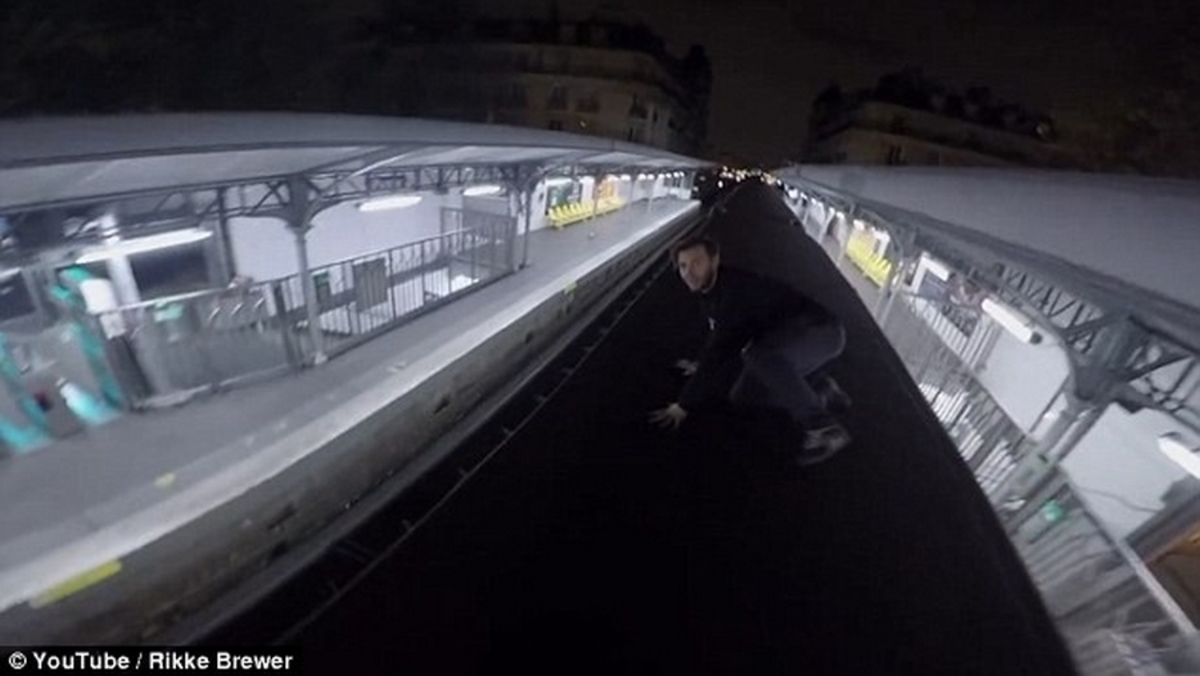 Ρισκάρουν τις ζωές τους! Train-surfing στο Παρίσι [vid]