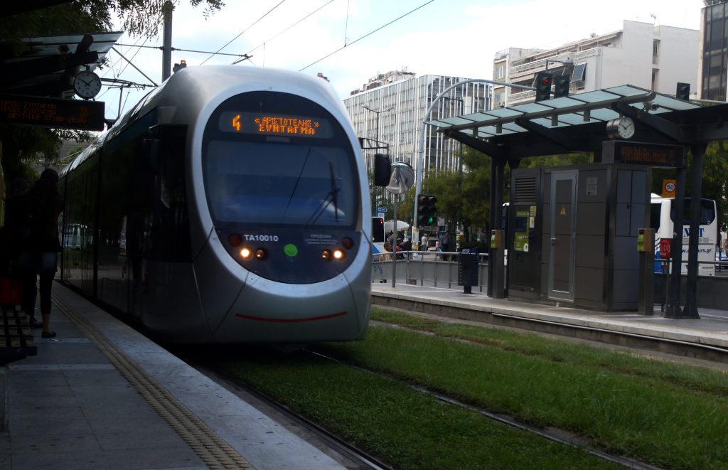 Από το ΣΕΦ στον Πειραιά σε 8′ με το τραμ!