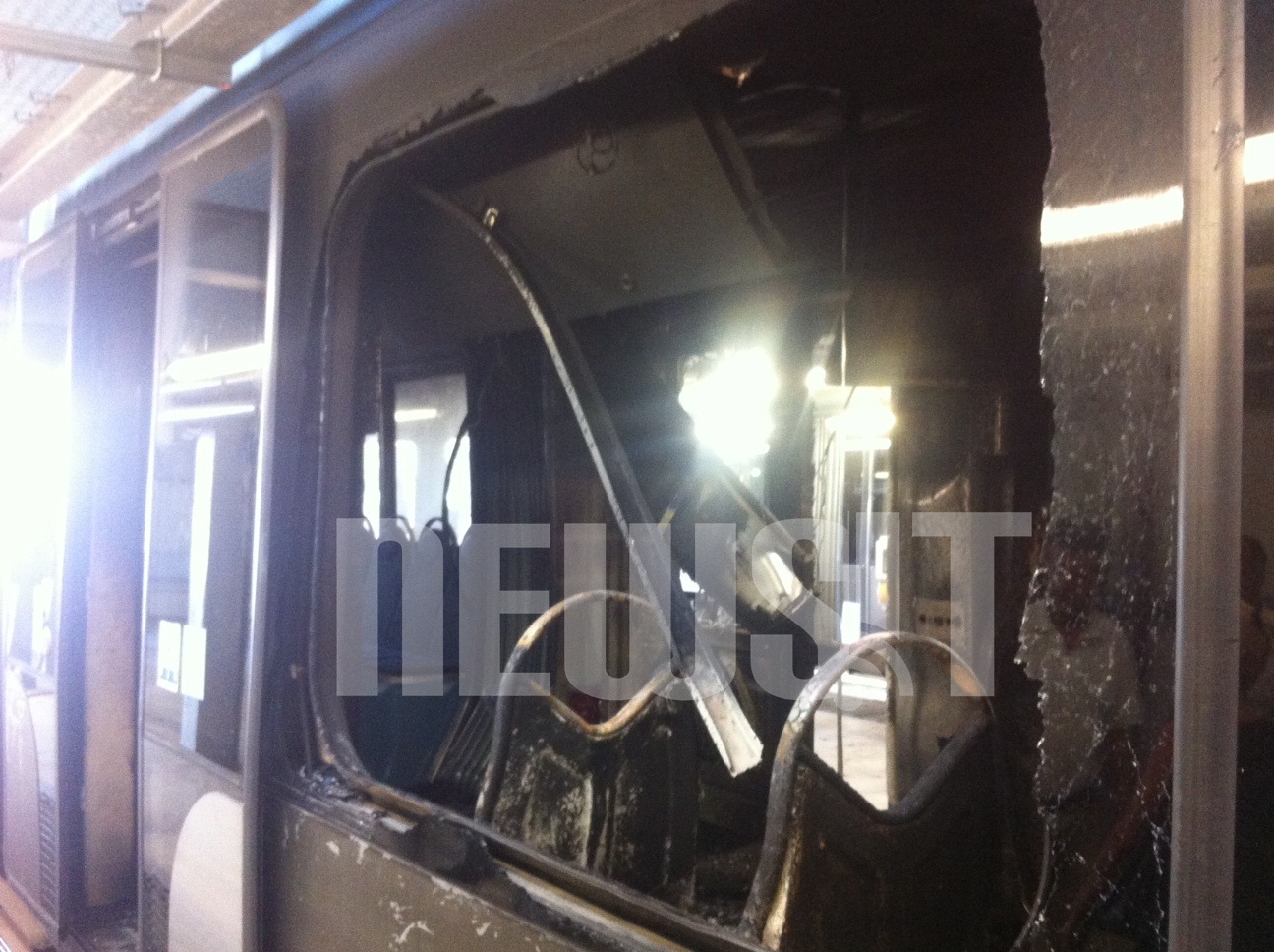 Πήραν απ’ το χέρι τη γιαγιά πριν βάλουν “μπουρλότο” στο τραμ