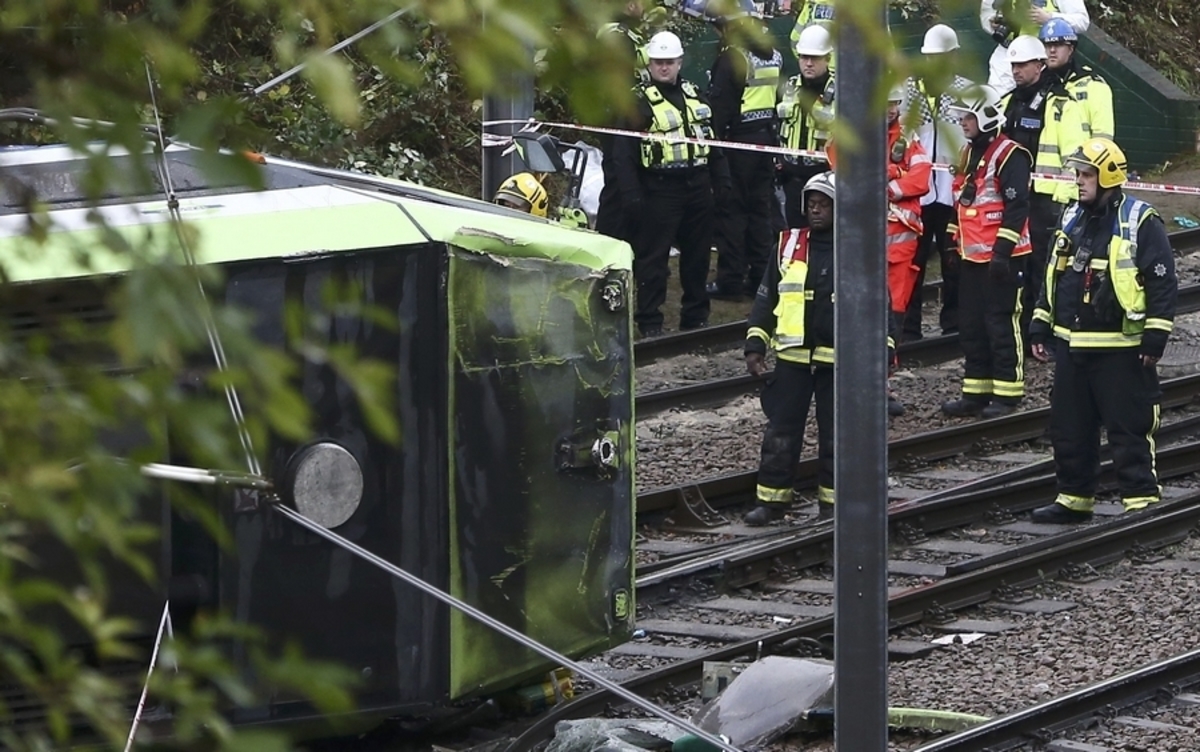 Εκτροχιασμός τραμ στο Λονδίνο: 5 νεκροί, 50 τραυματίες
