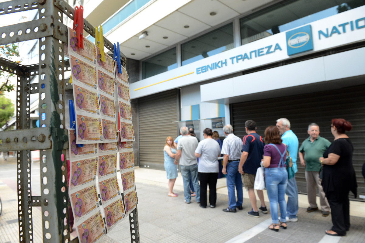 Δημοψήφισμα με κλειστές τράπεζες και ουρές στα ΑΤΜ