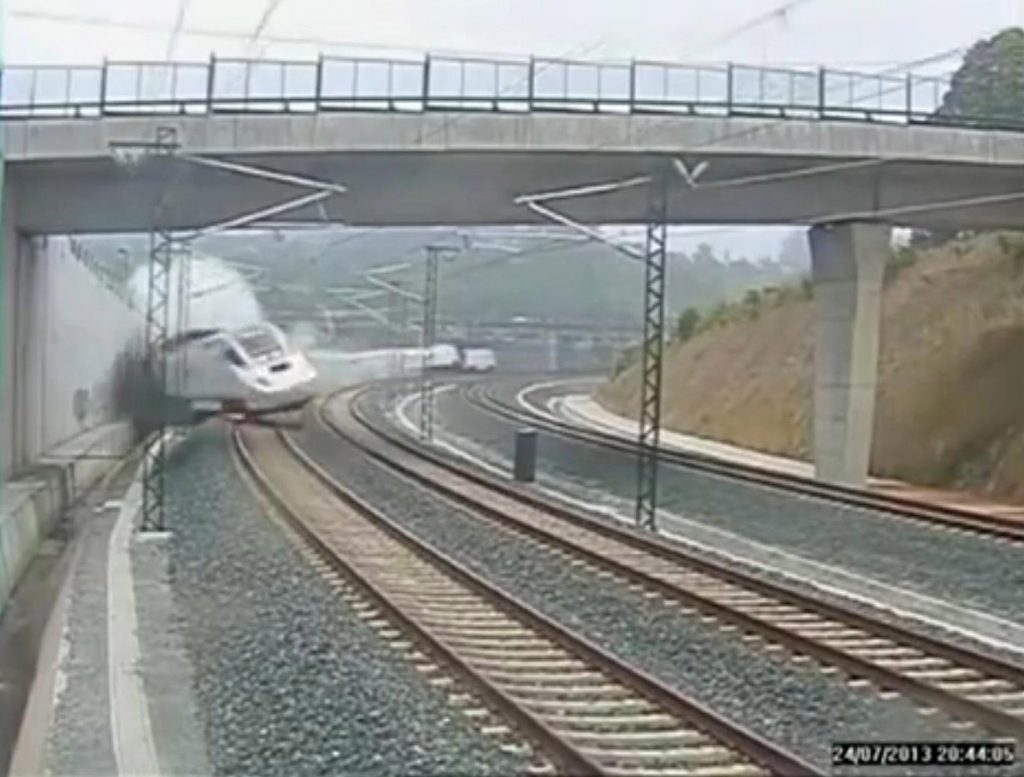 ΦΩΤΟ EUROKINISSI - Aπό το βίντεο που δείχνει το τρένο να εκτροχιάζεται