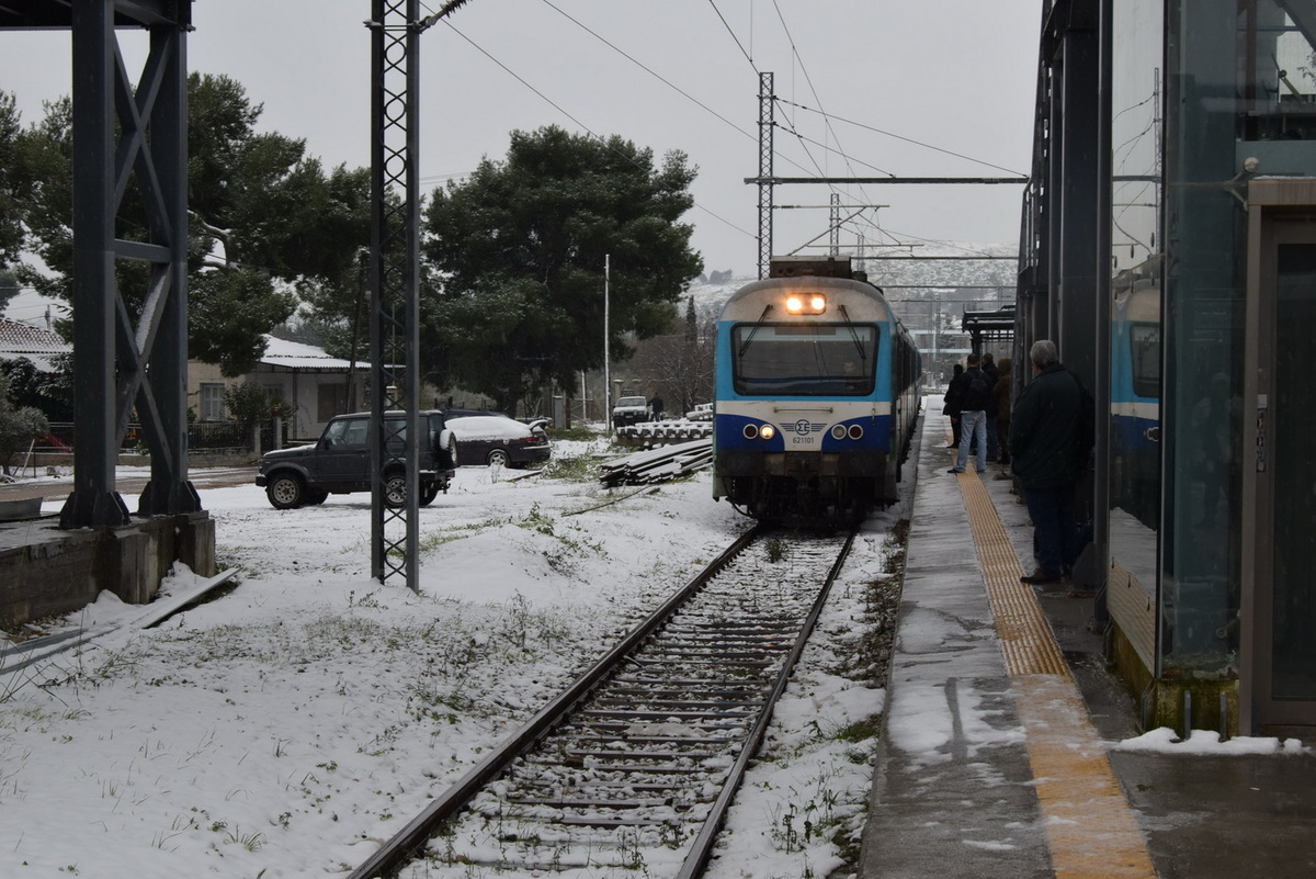 Καιρός: “Θύματα” του χιονιά τέσσερα τρένα! Απίστευτη ταλαιπωρία για εκατοντάδες επιβάτες