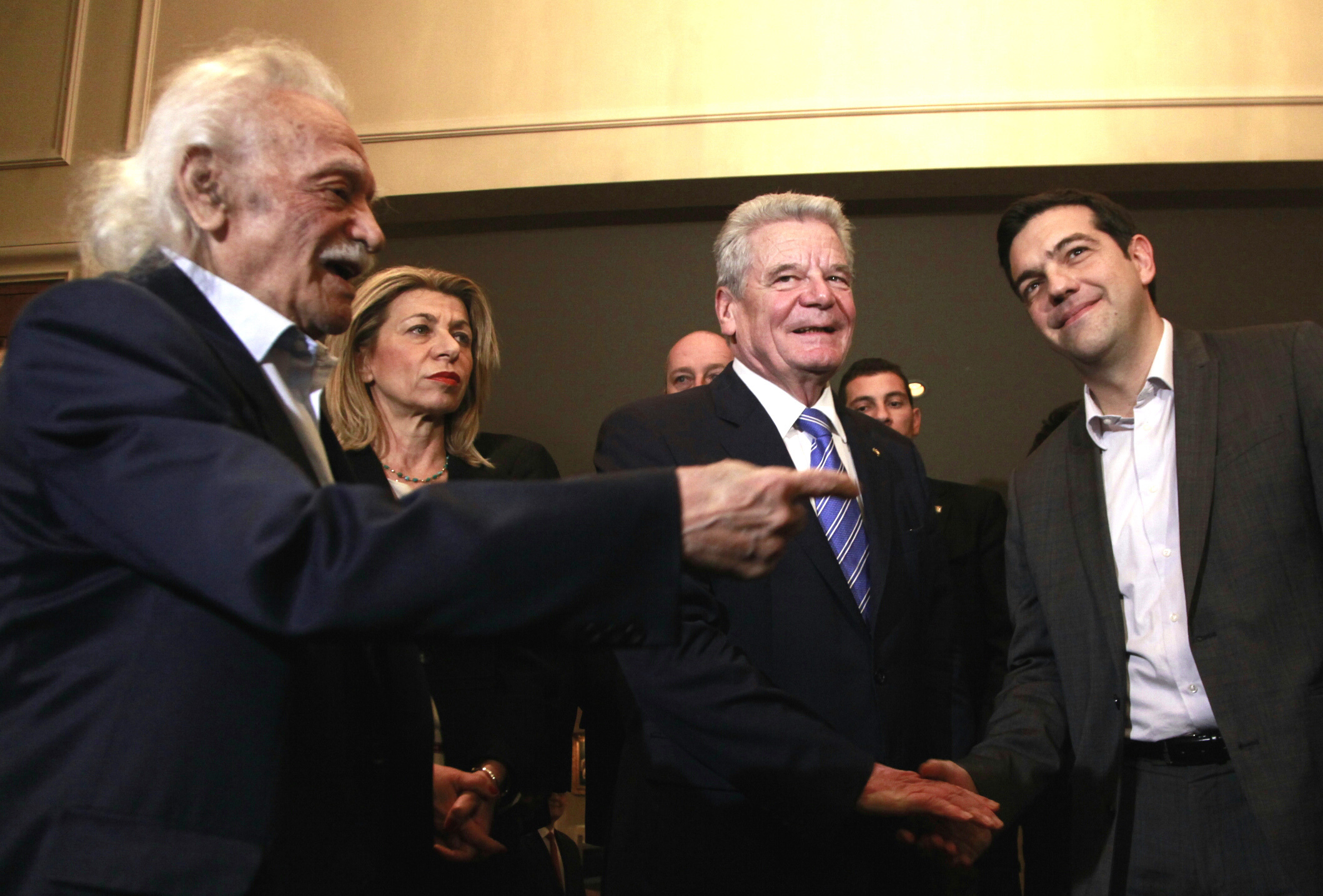 Μ. Γλέζος στον γερμανό Πρόεδρο: “Σας περίμενα στο Σκοπευτήριο αλλά δεν ήρθατε”
