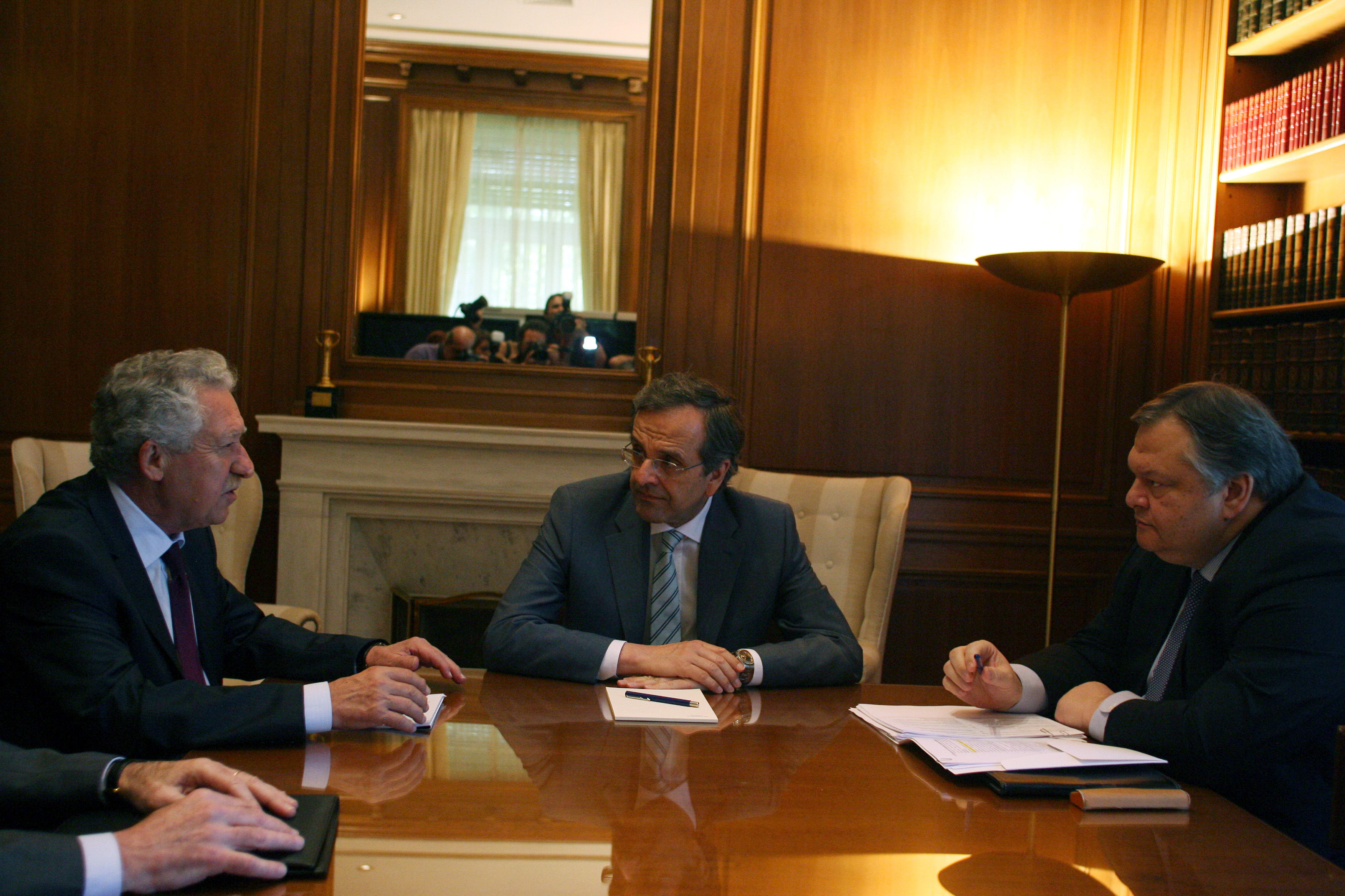 Η Κυριακή των… κρίσιμων συναντήσεων!