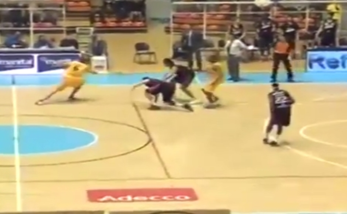 Buzzer beater από το κέντρο (VIDEO)