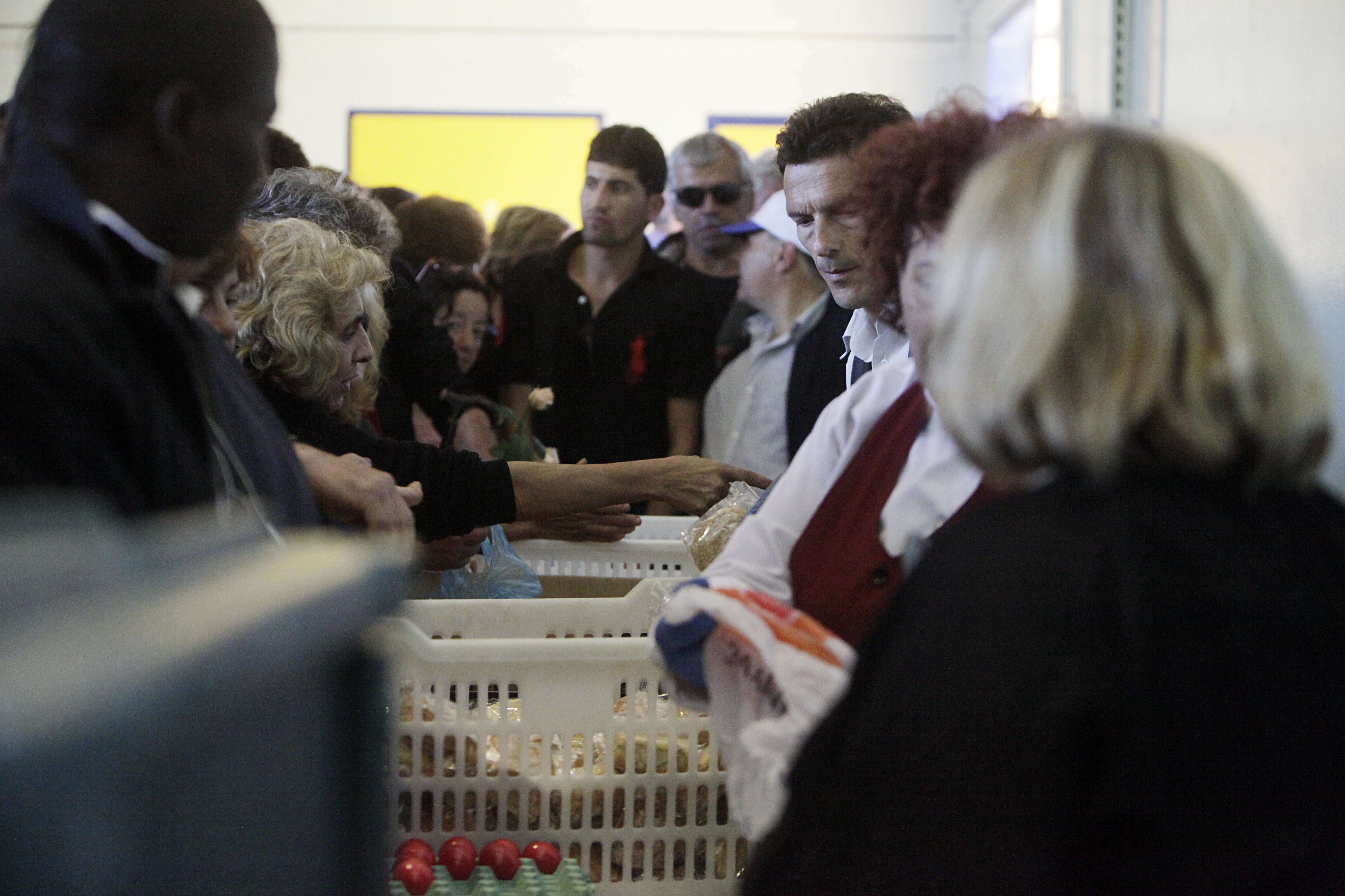 Τρόφιμα και ρούχα για άπορες οικογένειες συγκέντρωσαν οι ΑΝΕΛ