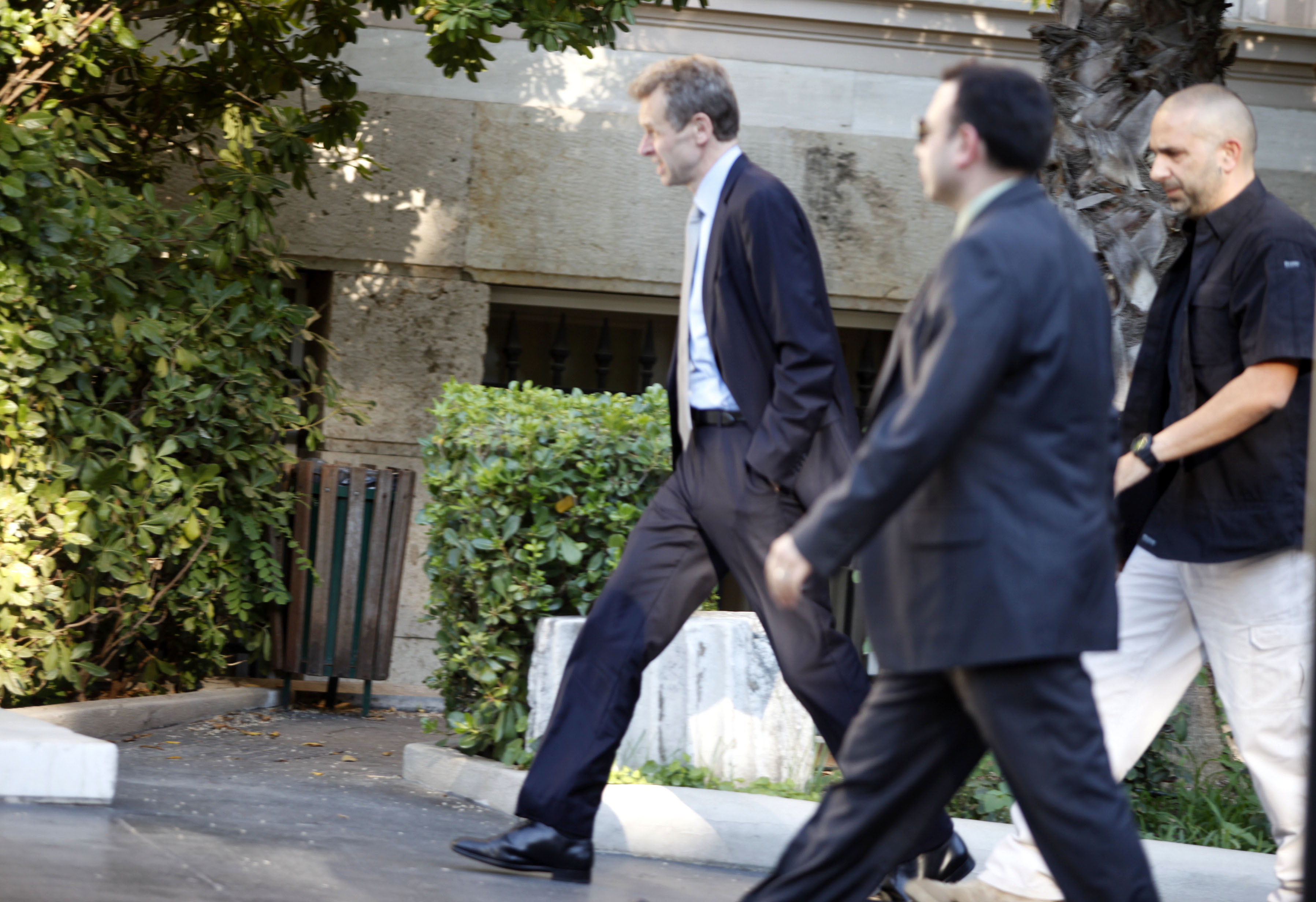 Στουρνάρας μετά το ραντεβού της τρόικας στο Μαξίμου: Δεν υπάρχει απειλή νέων μέτρων