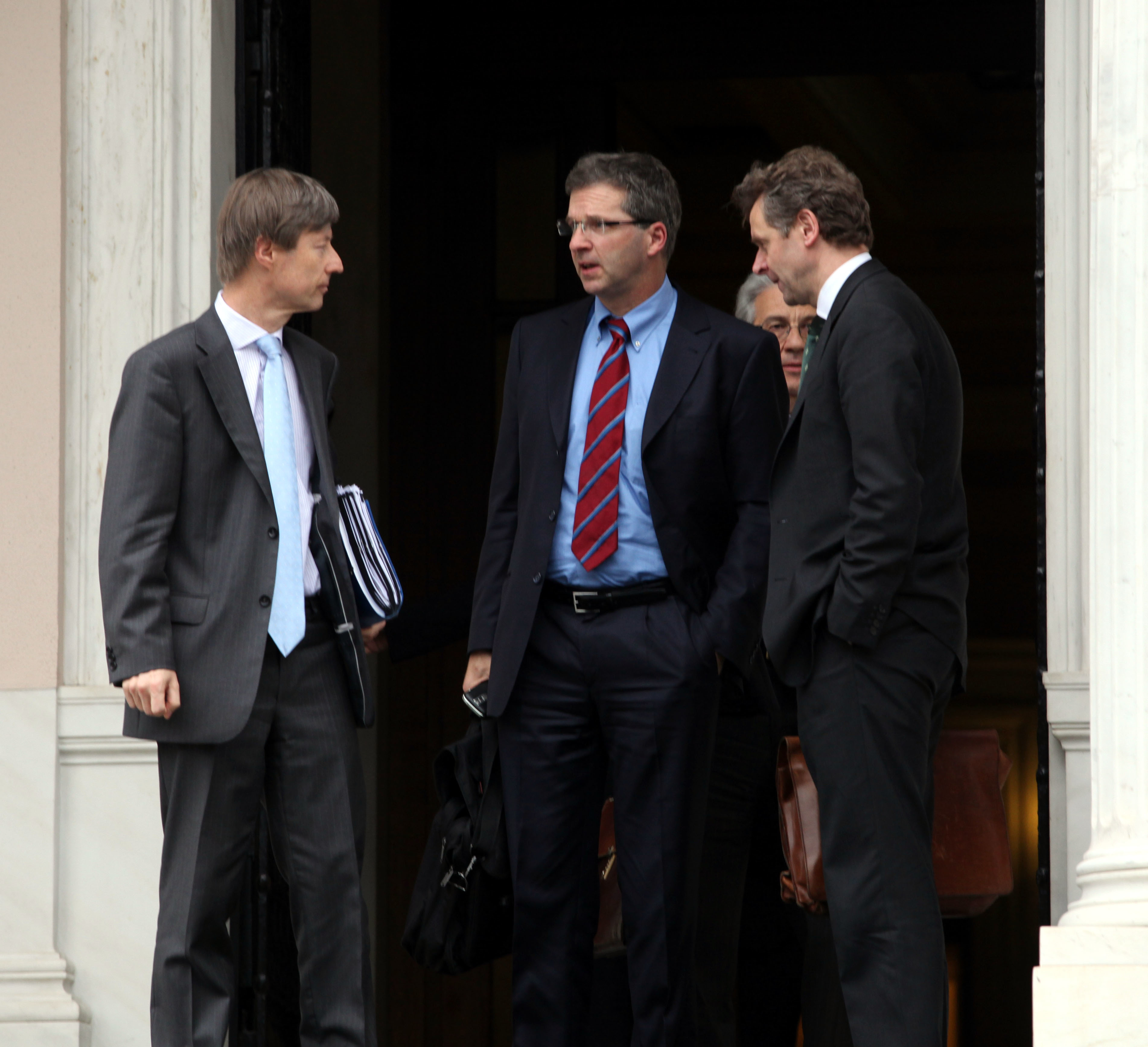 Στο τραπέζι και τα εργασιακά