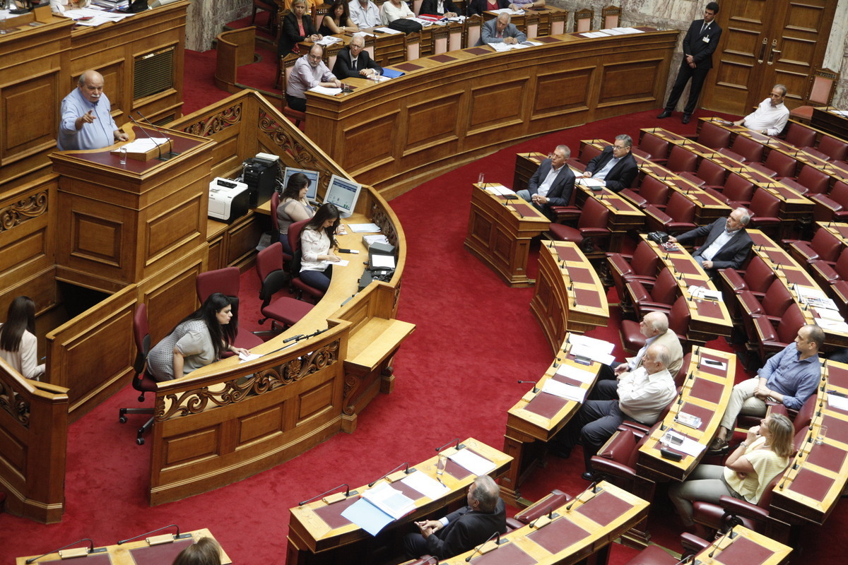 Αυτές είναι οι αλλαγές στον Κανονισμό της Βουλής – Εξομοιώνονται με τον υπόλοιπο Δημόσιο Τομέα οι υπάλληλοί της