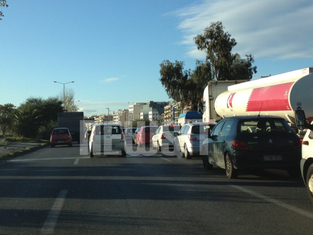 Τρελή κίνηση λόγω τροχαίου στην εθνική στο ρεύμα ανόδου – ΦΩΤΟ