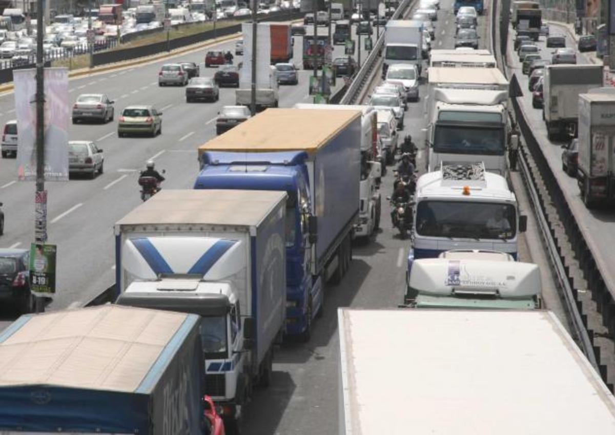 Πανικός από καραμπόλα 8 αυτοκινήτων στην παραλιακή