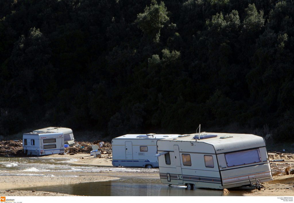 Πολυμελής σπείρα ρήμαζε σπίτια και τροχόσπιτα στη Χαλκιδική
