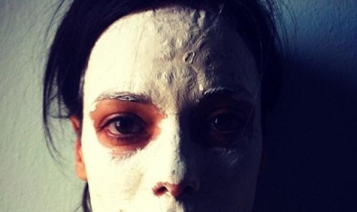 Ελληνίδα ηθοποιός ανέβασε selfie με… μάσκα ομορφιάς! Την αναγνώρισες;
