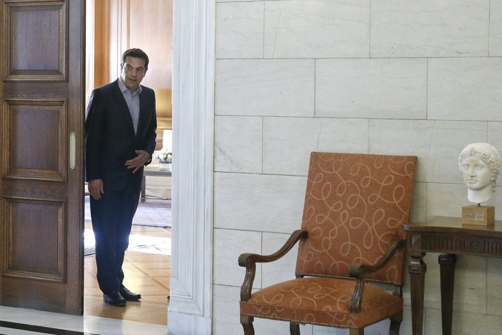 Ο γαλλικός Τύπος “ξεψαχνίζει” το άρθρο Τσίπρα στη Le Monde