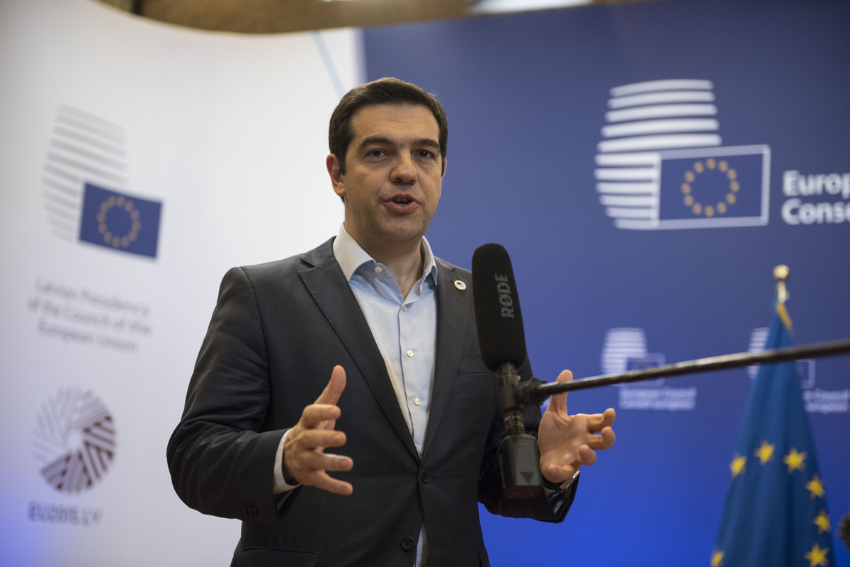 FT: Ο “ανασχηματισμός” Τσίπρα “δείχνει” παραχωρήσεις