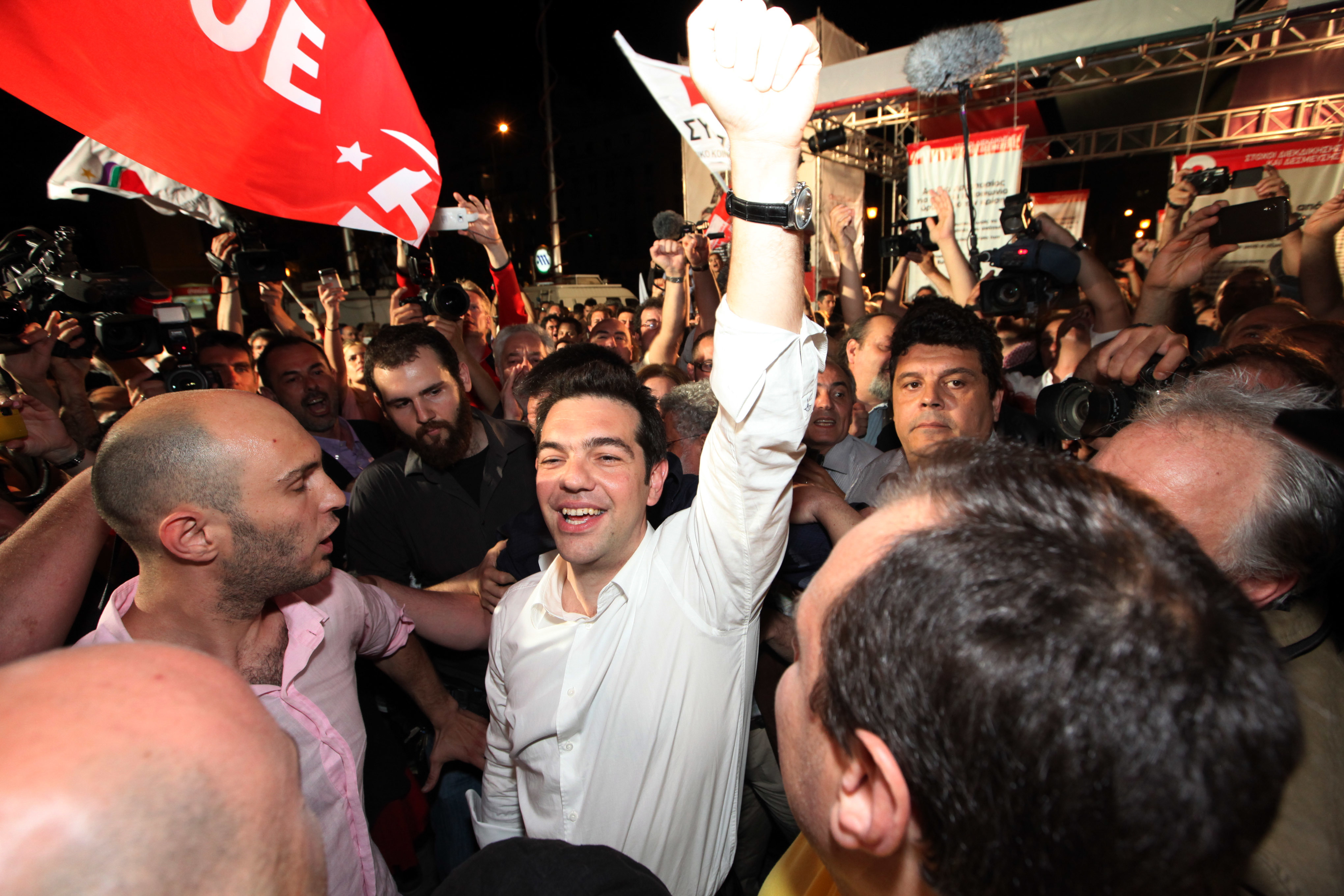 Δημοσκοπήσεις δίνουν στο ΣΥΡΙΖΑ 25%
