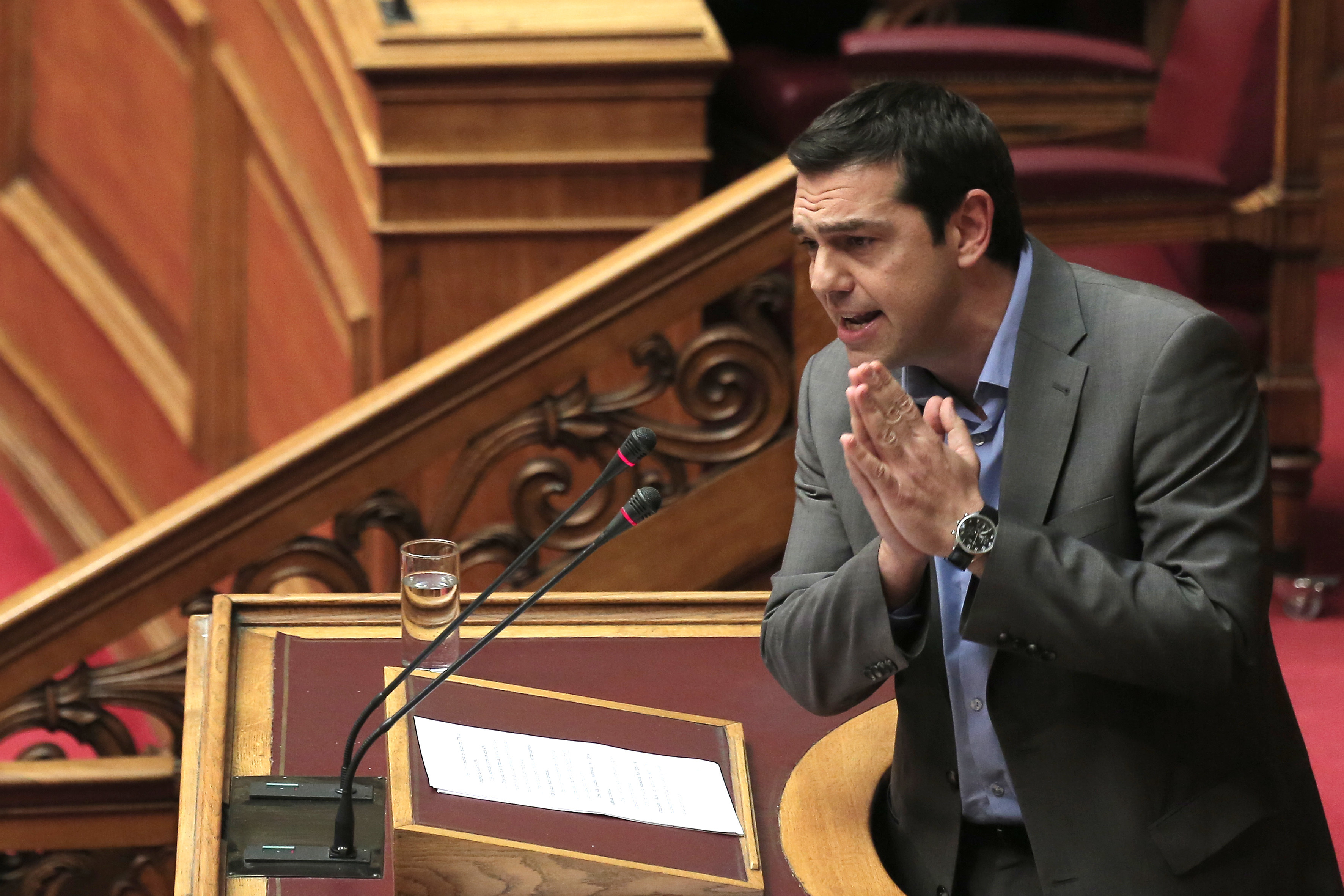 Η κόντρα Τσίπρα – Μανιτάκη για τις απολύσεις στο Δημόσιο