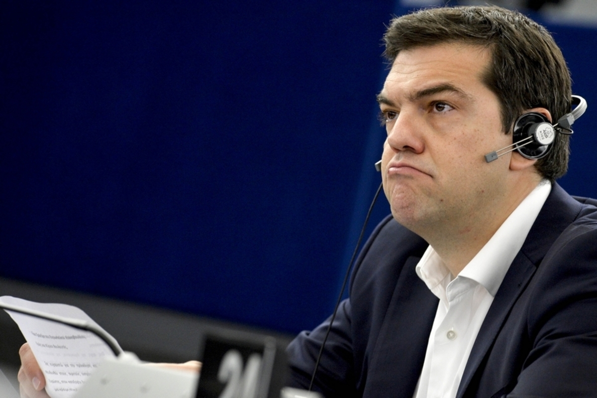 Καρέ – καρέ οι αντιδράσεις Τσίπρα στο Ευρωκοινοβούλιο