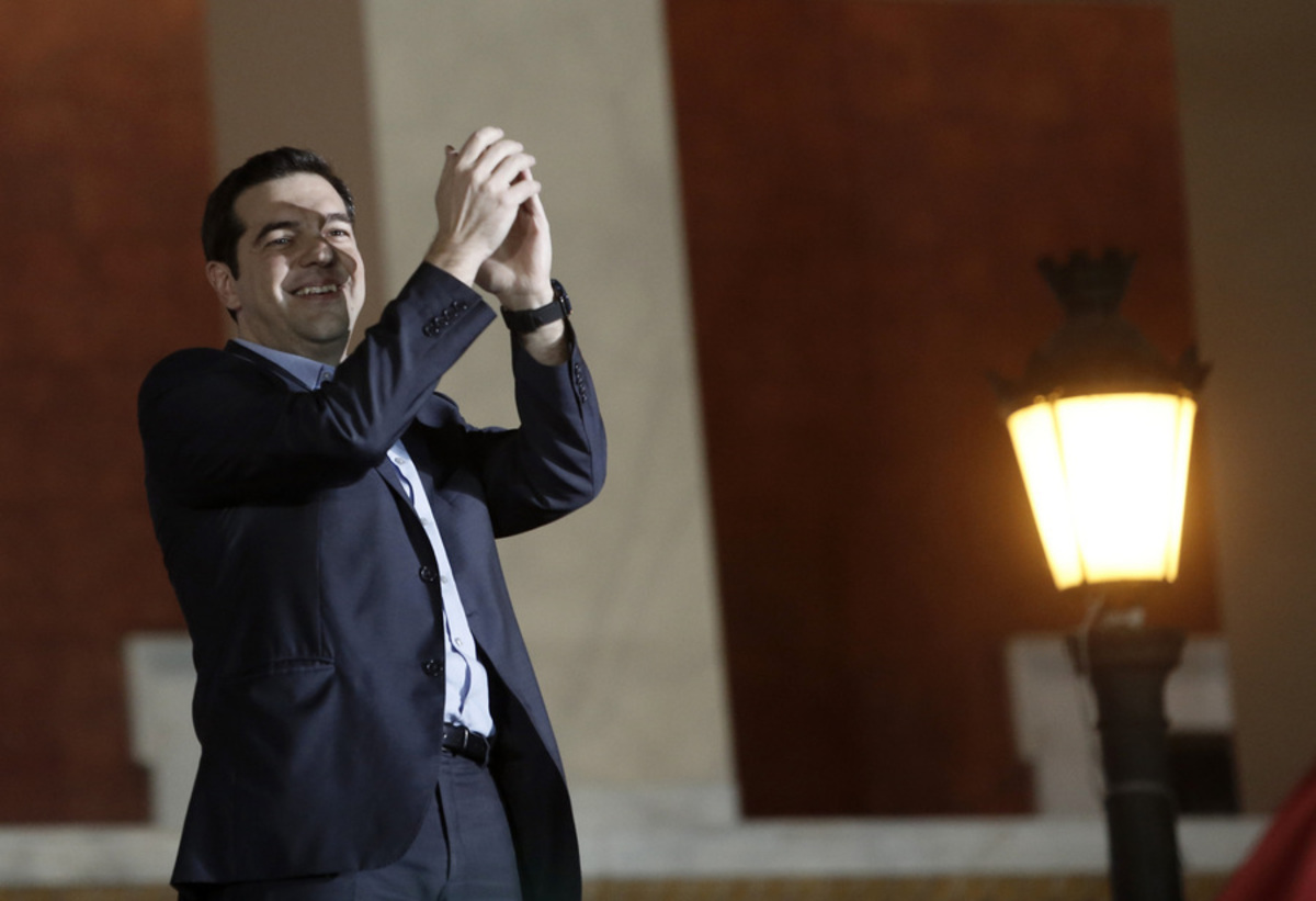 Ο Τσίπρας κηρύσσει τον πόλεμο στα “βραχιολάκια” του all inclusive