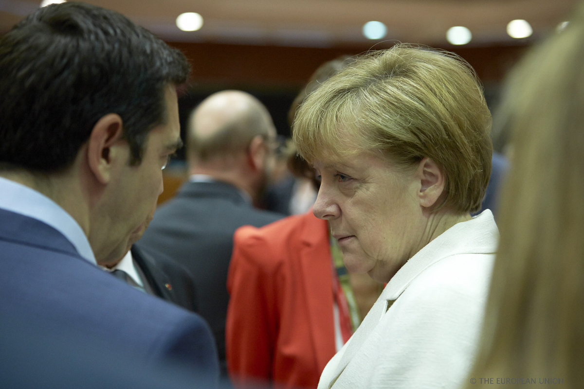 Διεθνείς οικονομολόγοι: “Παραληρηματικό, τιμωρητικό και ριψοκίνδυνο” το ελληνικό πρόγραμμα