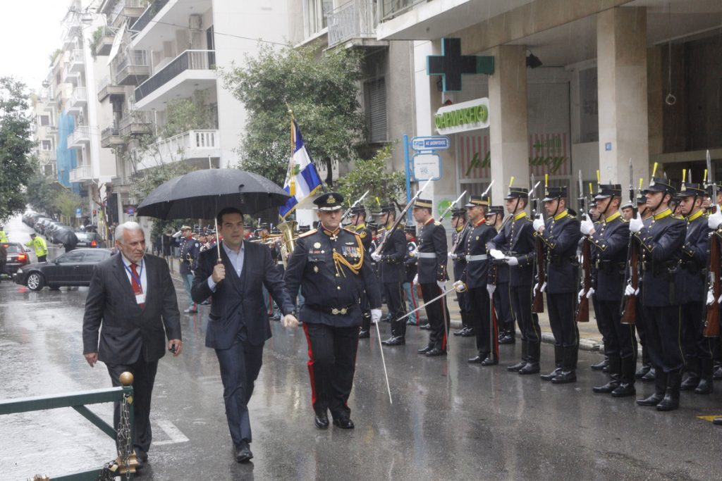 Bloomberg: Πριν τη χρεοκοπία οι Έλληνες γιορτάζουν την  ανεξαρτησία τους
