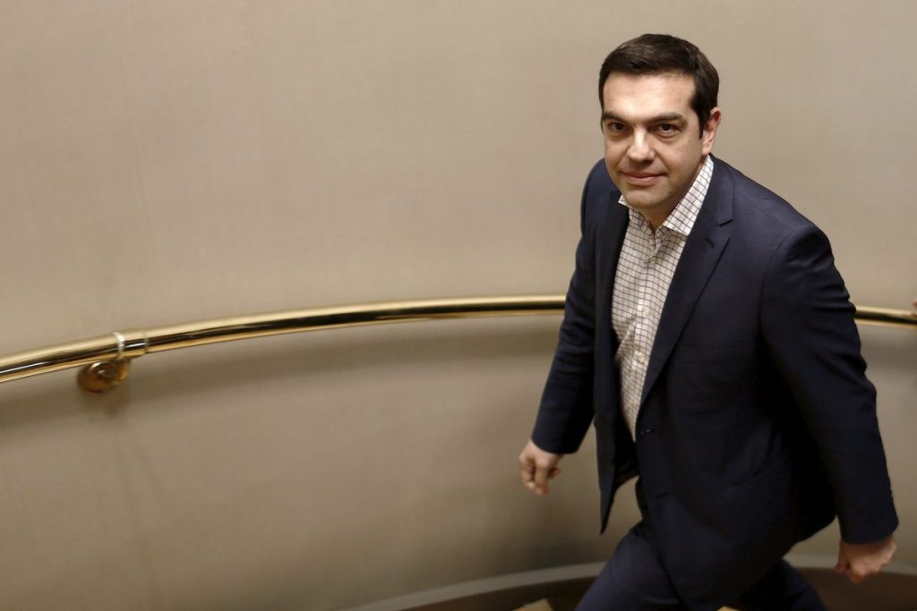 Πυρετός διαβουλεύσεων Τσίπρα με υπουργούς – Ανοικτή η νεα τριμερής