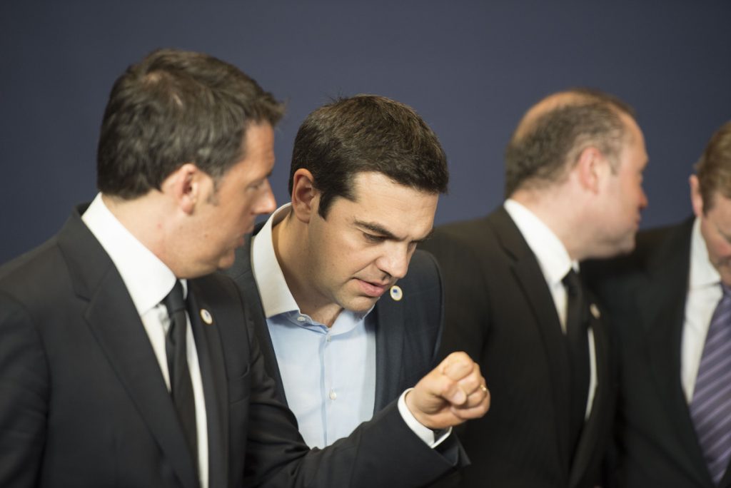 Stratfor: Το “παιχνίδι της κότας” μεταξύ Ελλάδας και δανειστών