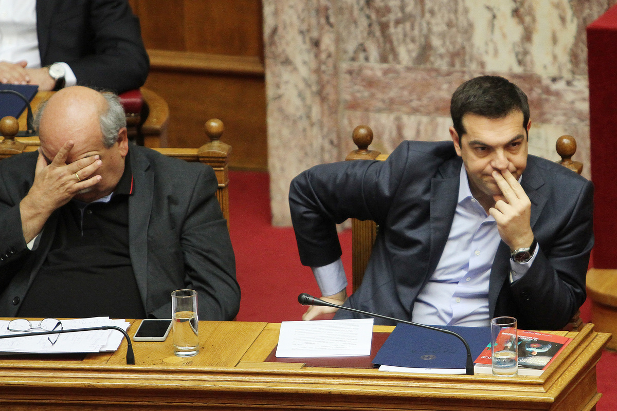 Η κυβέρνηση αδειάζει υπουργό της και βουλευτές – Σακελλαρίδης: «Θα είμαστε συνεπείς στις υποχρεώσεις μας και εντός και εκτός»