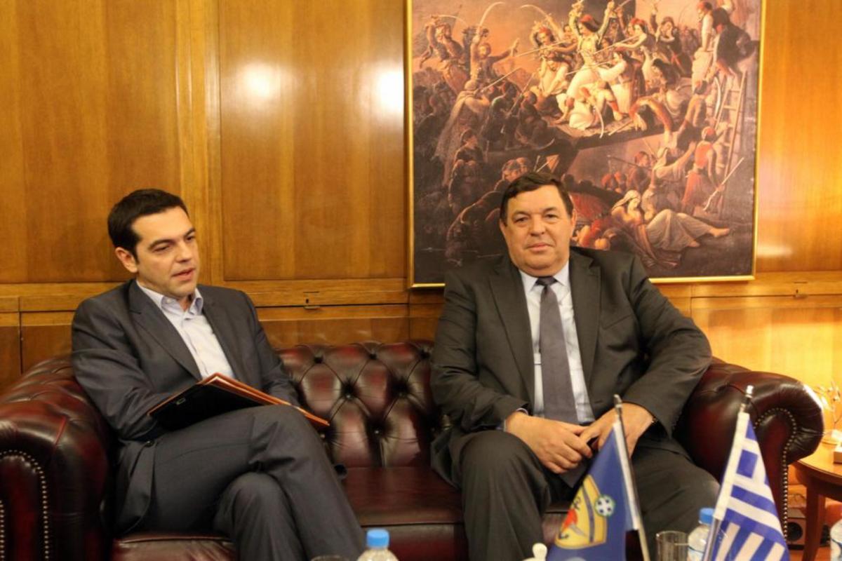 Τσίπρας στο ΥΕΘΑ: Άνοιγμα στις ΕΔ,”κεραυνοί” για “οπλάδες”, ανοιχτά όλα για τη θητεία