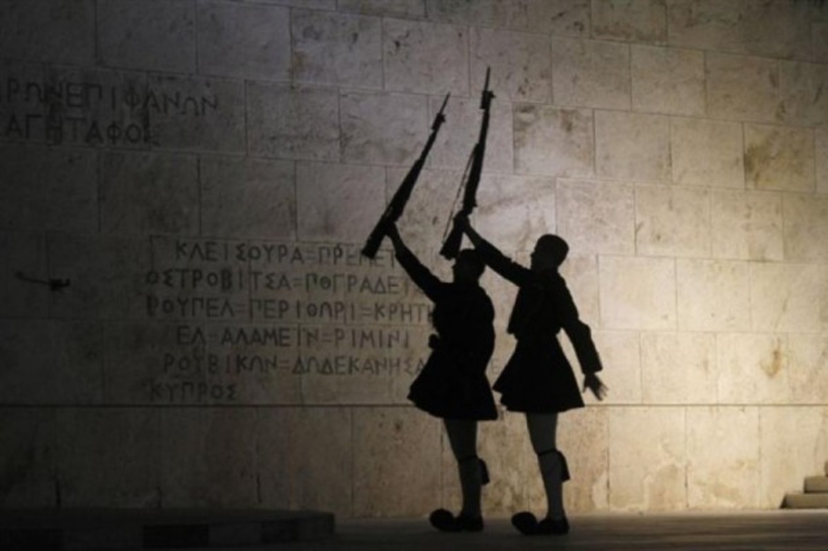 Φτωχοποίηση στρατιωτικών μέχρι και το 2018! Ανάλυση του μεσοπρόθεσμου με ντοκουμέντα