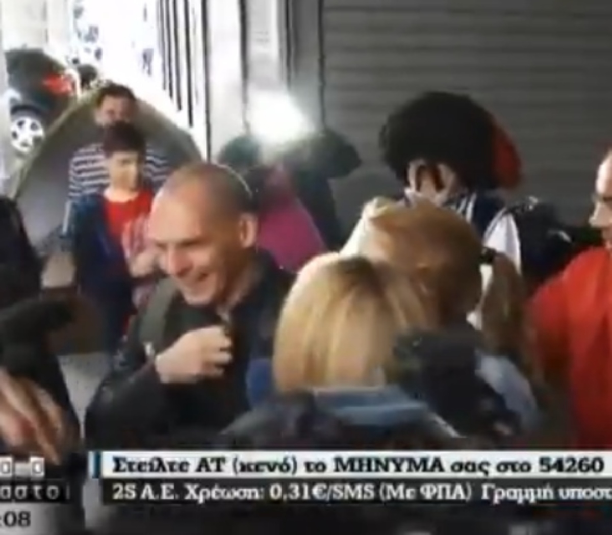 Βαρουφάκης και…στο βάθος ”τσολιάς”