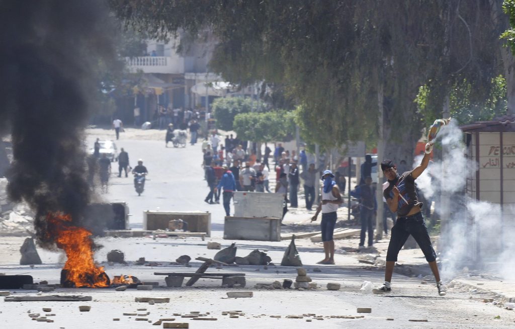 Αιματηρές συγκρούσεις στην Τυνησία
