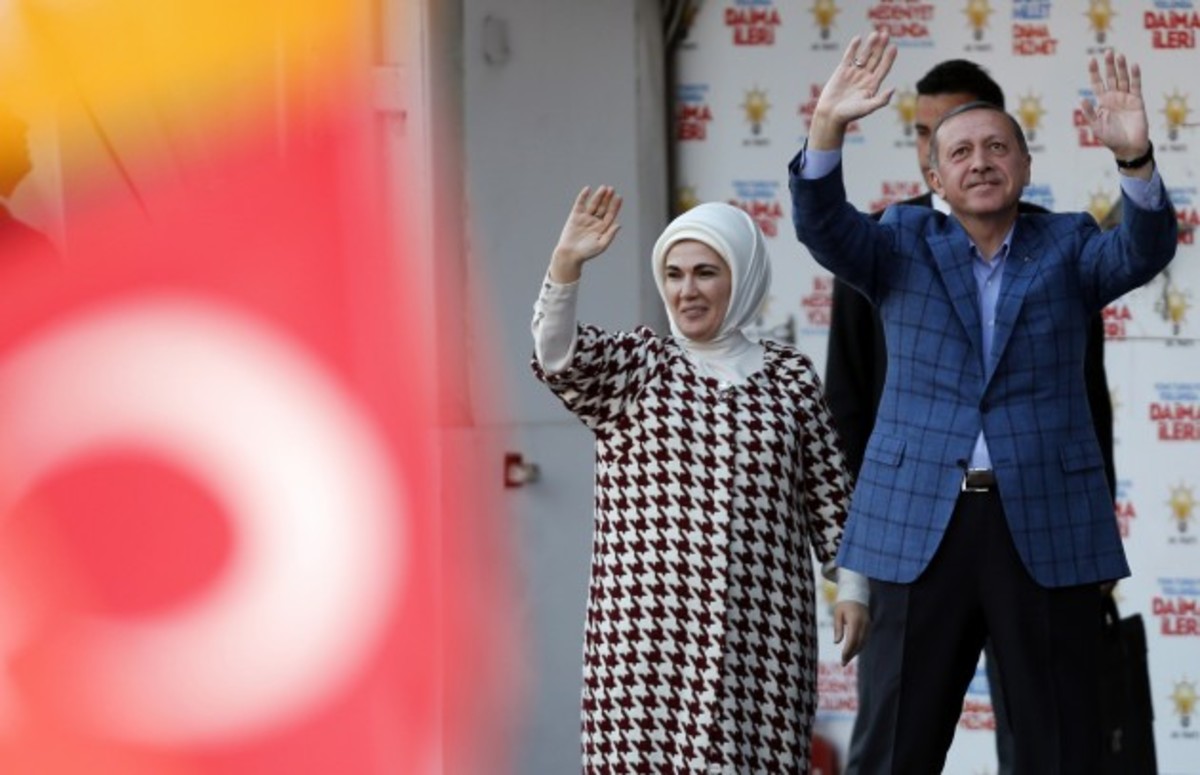 ΤΟΥΡΚΙΑ: Σκάνδαλα και συγκυριακές συμμαχίες του Ερντογάν με τις κάλπες να έρχονται