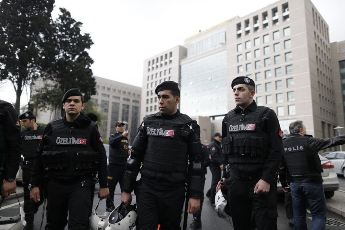 Έφοδοι για τζιχαντιστές και κούρδους ενόπλους με 251 συλλήψεις στην Κωνσταντινούπολη