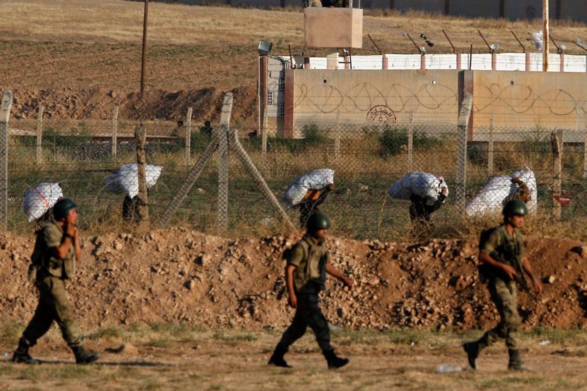 Αγριεύουν τα πράγματα – Η Τουρκία ενισχύει τα σύνορά της με τη Συρία
