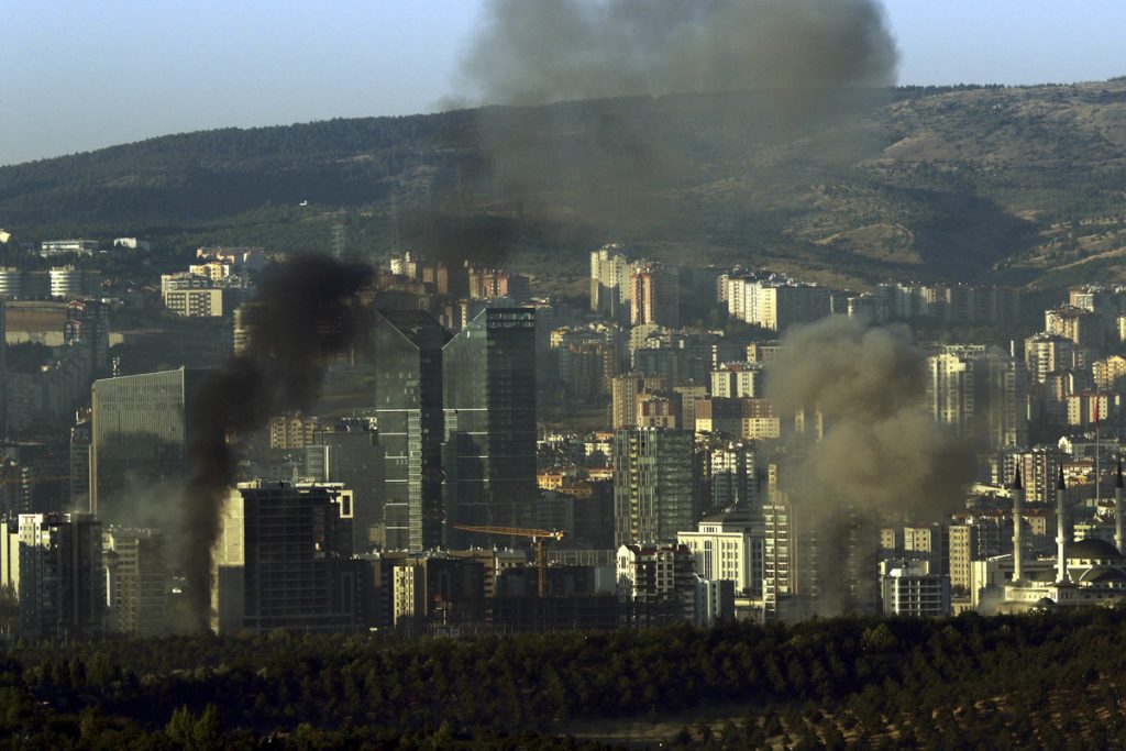 Επίθεση 40 κομάντος εναντίον του Ερντογάν – Μάχες σώμα με σώμα – Πως αποτράπηκε ο βομβαρδισμός της Άγκυρας