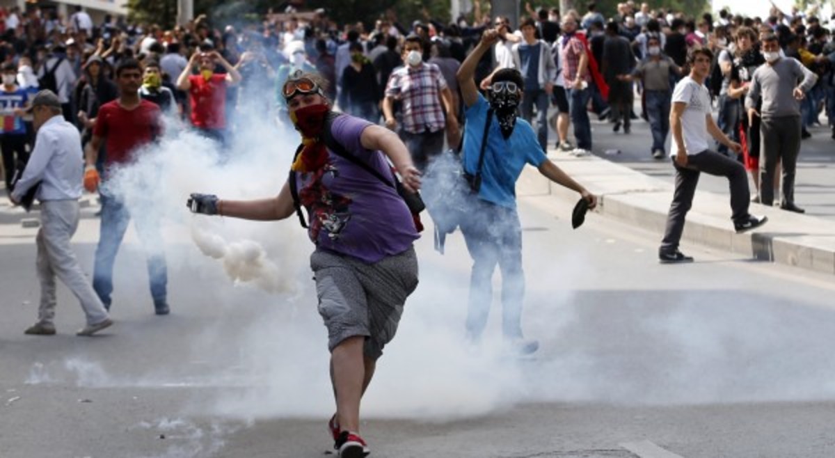 Τουρκία: τους συνέλαβαν γιατί έγραψαν στο twitter για τις διαδηλώσεις!