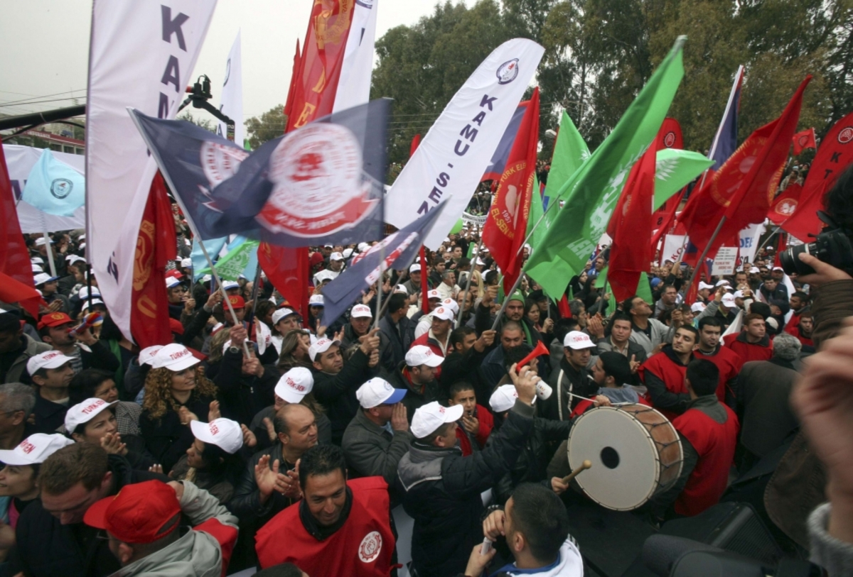 Οι τουρκοκύπριοι και πάλι στους δρόμους