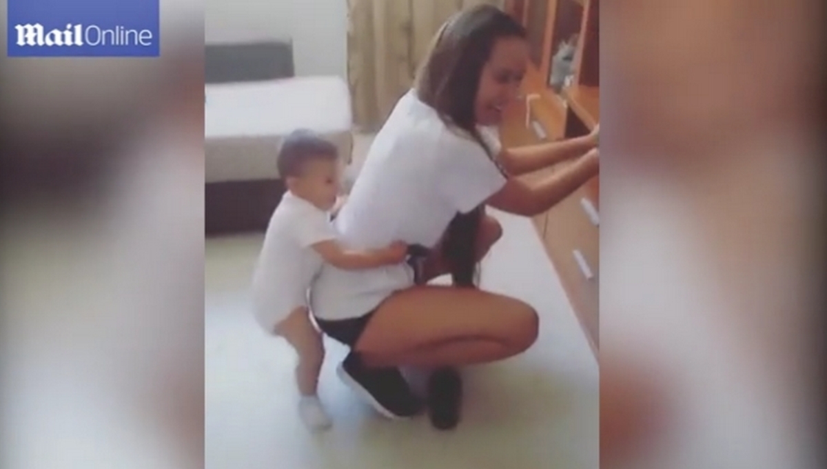 Χαμός με το καυτό twerking Βραζιλιάνας σε νήπιο (ΒΙΝΤΕΟ)
