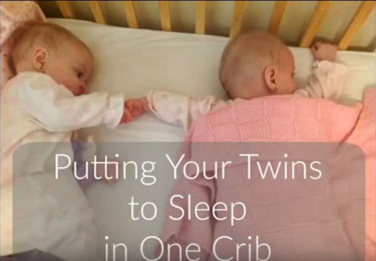 Δίδυμα μωρά: Πρέπει να κοιμούνται στο ίδιο κρεβατάκι ή όχι